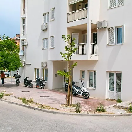 With Parking Space - 19637 Apartment