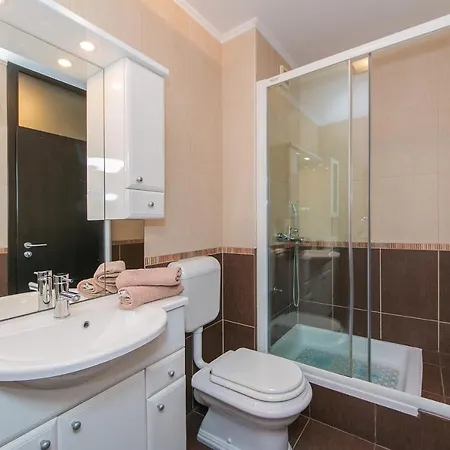 Apartment With Parking Space - 19637 *